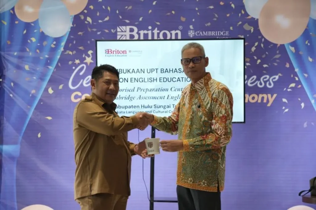 Bupati HST dan Direktur Briton English Education dalam Kunjungan ke Briton Jakarta